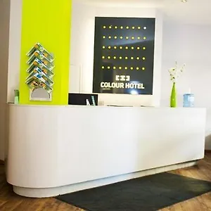 カラー ホテル