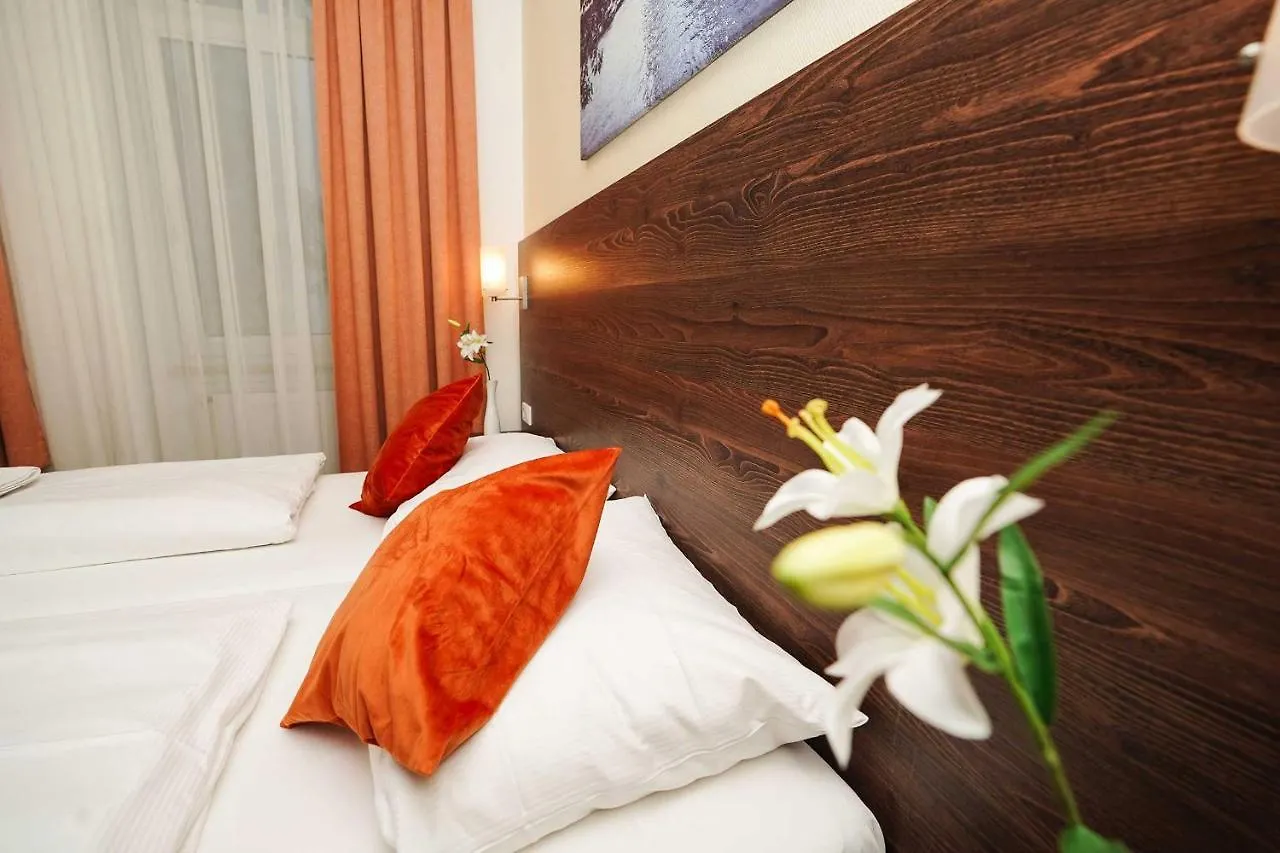 ***  Hotel Little Paris Frankfurt am Main Germany