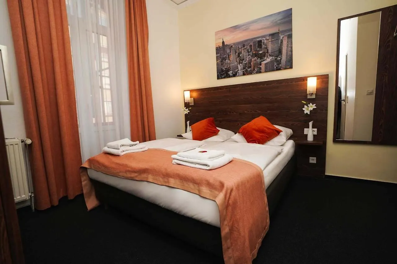 Hotel Little Paris Frankfurt am Main 3*,